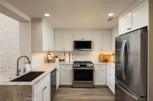 215 Lonetree, Irvine, CA 92603