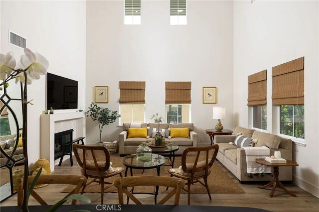 215 Lonetree, Irvine, CA 92603