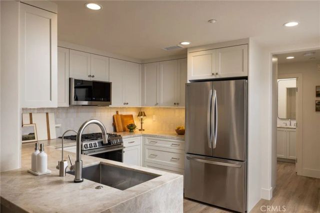 215 Lonetree, Irvine, CA 92603