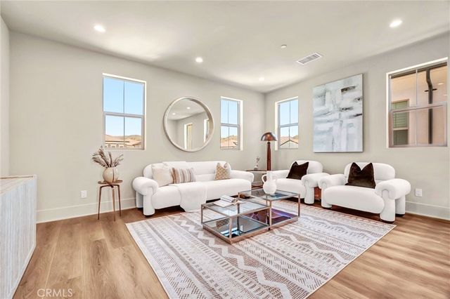 204 Alora, Irvine, CA 92618