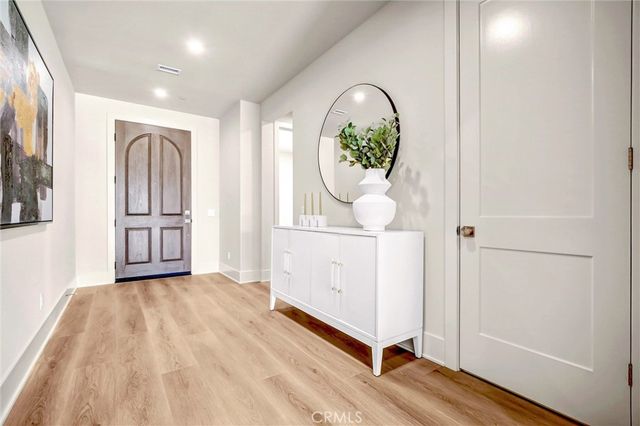 204 Alora, Irvine, CA 92618