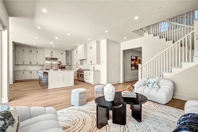 204 Alora, Irvine, CA 92618