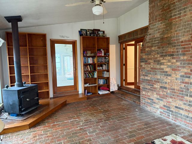 714 Joiner Hollow Rd, Rockwood, TN 37854