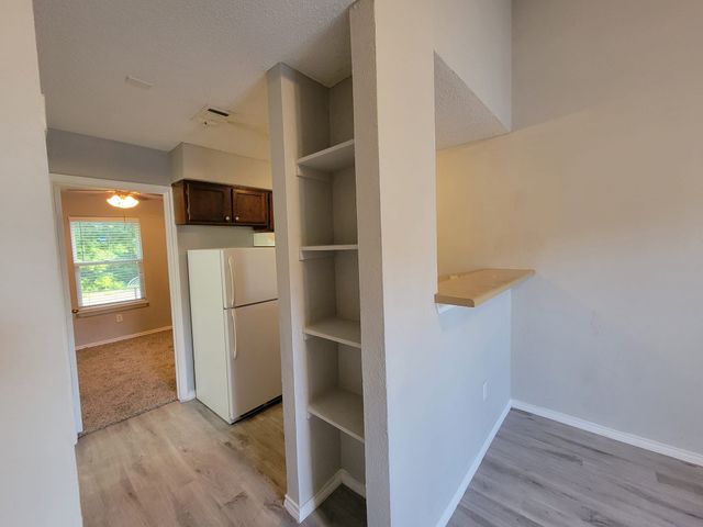 327 3rd Street 104, Grand Prairie, TX 75051