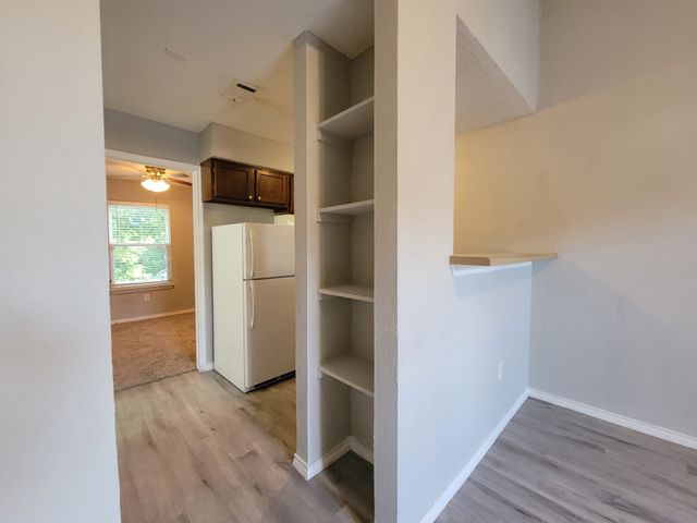 327 3rd Street 104, Grand Prairie, TX 75051