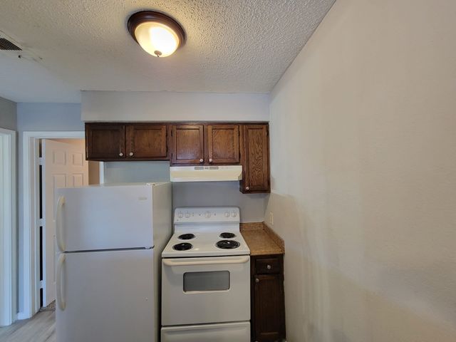 327 3rd Street 104, Grand Prairie, TX 75051