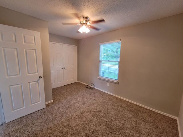 327 3rd Street 104, Grand Prairie, TX 75051