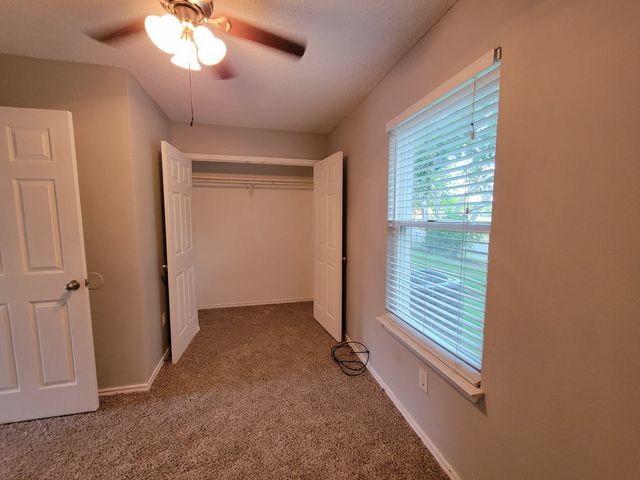 327 3rd Street 104, Grand Prairie, TX 75051