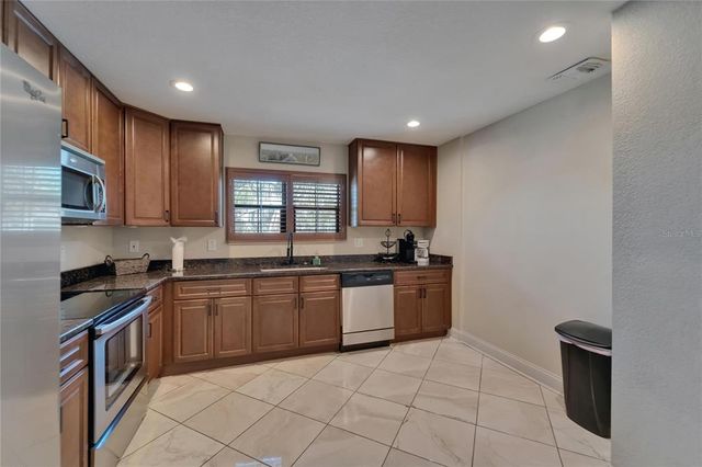 9118 BRUNSWICK LANE, Tampa, FL 33615