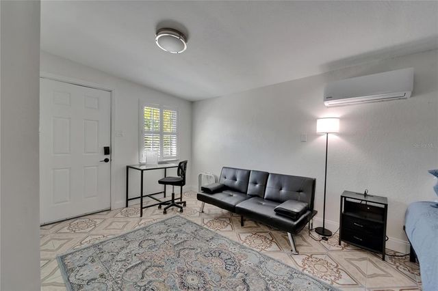 9118 BRUNSWICK LANE, Tampa, FL 33615