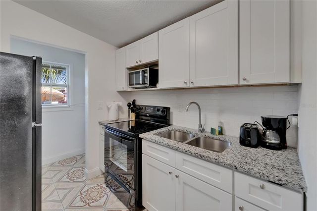 9118 BRUNSWICK LANE, Tampa, FL 33615