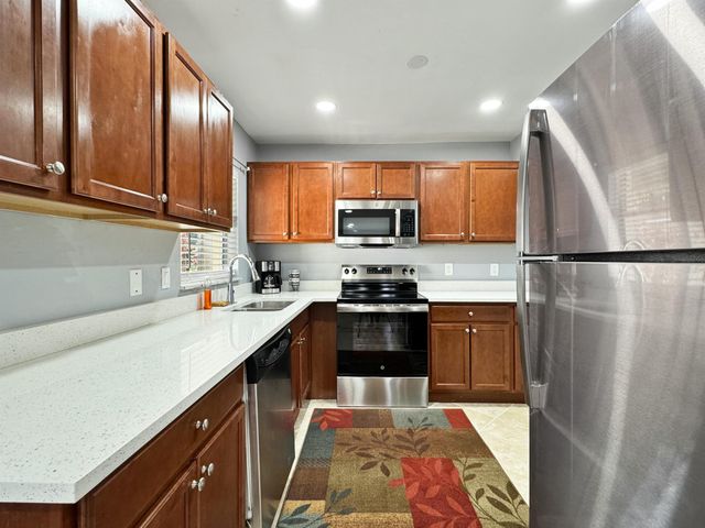 2004 SW Natura Boulevard D, Deerfield Beach, FL 33441