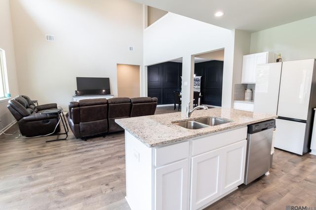 8114 Kelsey Ln, Iowa, LA 70647