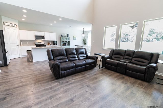 8114 Kelsey Ln, Iowa, LA 70647