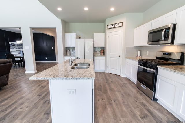 8114 Kelsey Ln, Iowa, LA 70647