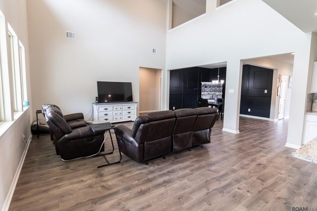 8114 Kelsey Ln, Iowa, LA 70647