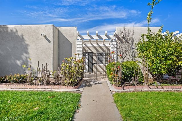 2005 Via Mariposa W B, Laguna Woods, CA 92637