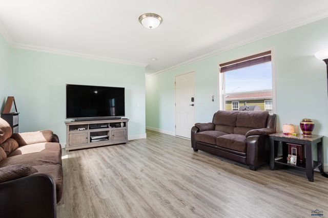 1013 BENNINGTON DR, Box Elder, SD 57719