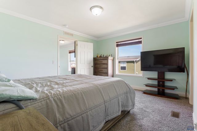 1013 BENNINGTON DR, Box Elder, SD 57719