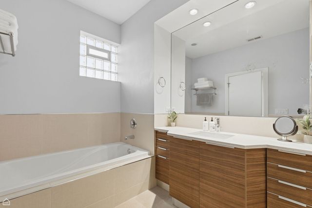 2818 W Chicago Avenue 3, Chicago, IL 60622