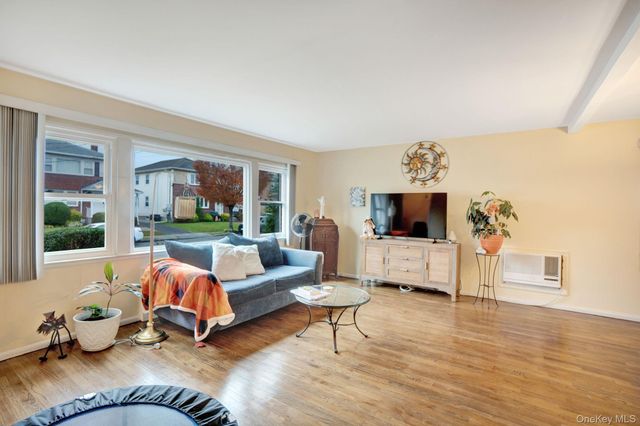 35 Gibson Boulevard, Valley Stream, NY 11581