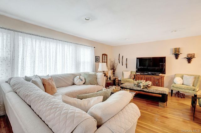 35 Gibson Boulevard, Valley Stream, NY 11581