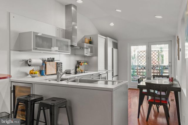 2219 RITTENHOUSE SQ, Philadelphia, PA 19103