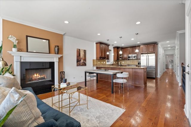 2444 W DIVERSEY Avenue 1W, Chicago, IL 60647