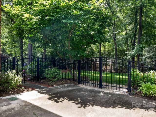 4026 Sharon View Road, Charlotte, NC 28226