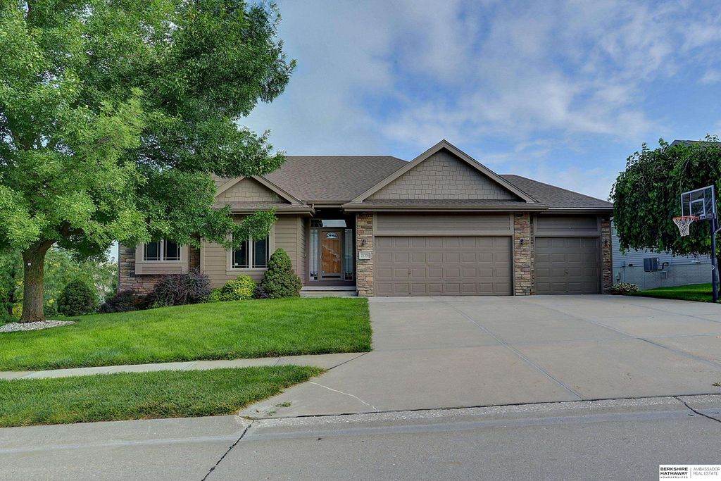 21308 Lincoln Boulevard, Gretna, NE 68028