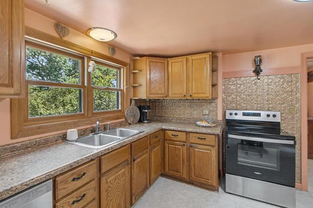 10328 W State Road 81, Beloit, WI 53511