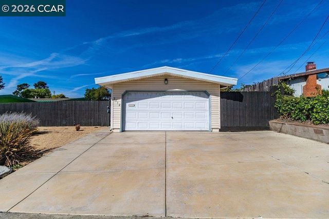 2512 Ardmore Dr, San Pablo, CA 94806