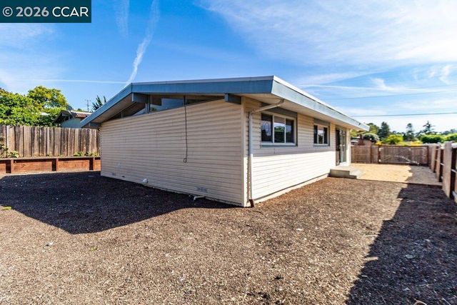 2512 Ardmore Dr, San Pablo, CA 94806
