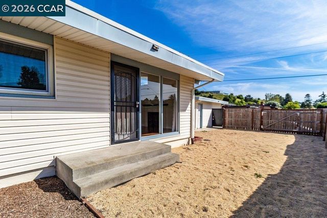 2512 Ardmore Dr, San Pablo, CA 94806