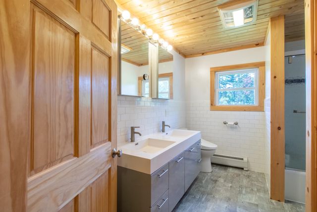 3041 Cross Road, Jay, VT 05859