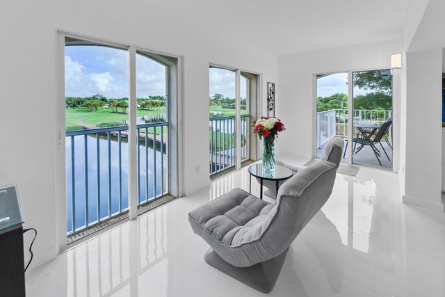 7369 Orangewood Lane 303, Boca Raton, FL 33433