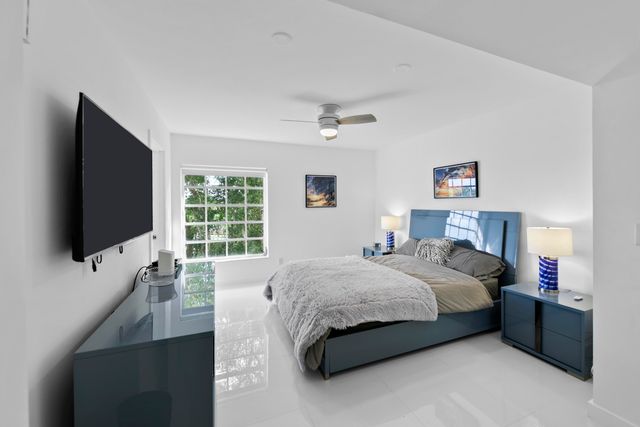 7369 Orangewood Lane 303, Boca Raton, FL 33433