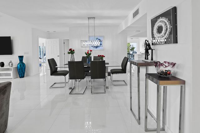 7369 Orangewood Lane 303, Boca Raton, FL 33433