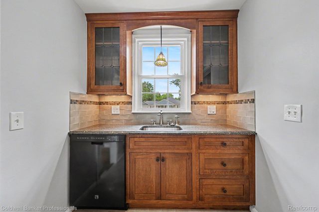 11101 Gold Arbor Road, Plymouth Charter Township, MI 48170