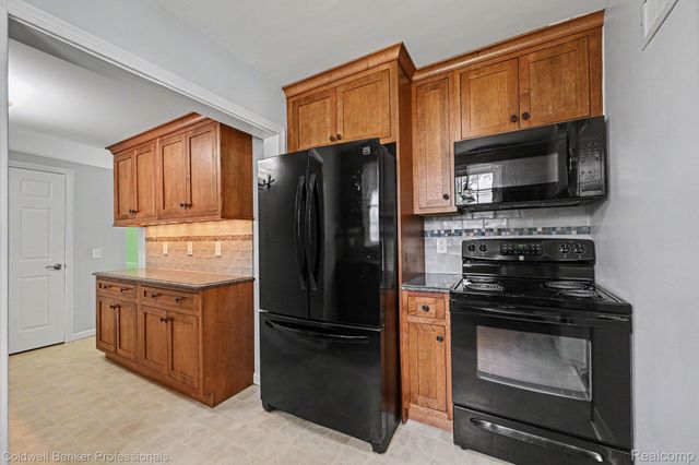 11101 Gold Arbor Road, Plymouth Charter Township, MI 48170