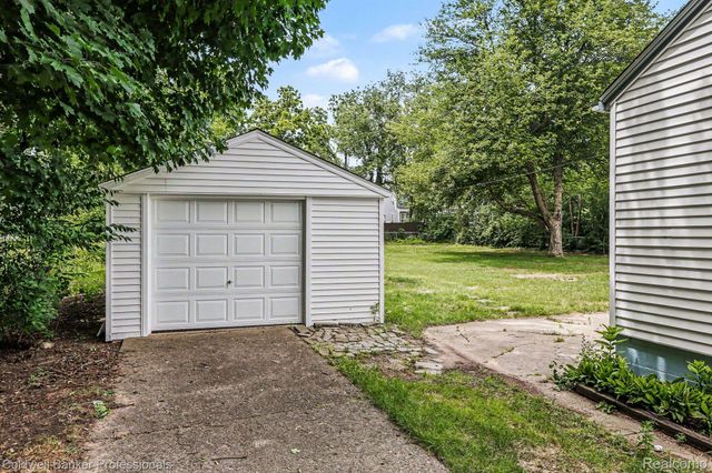 11101 Gold Arbor Road, Plymouth Charter Township, MI 48170