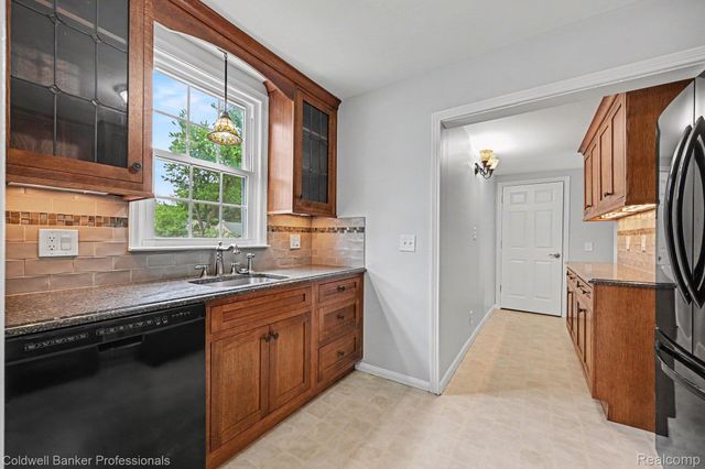 11101 Gold Arbor Road, Plymouth Charter Township, MI 48170
