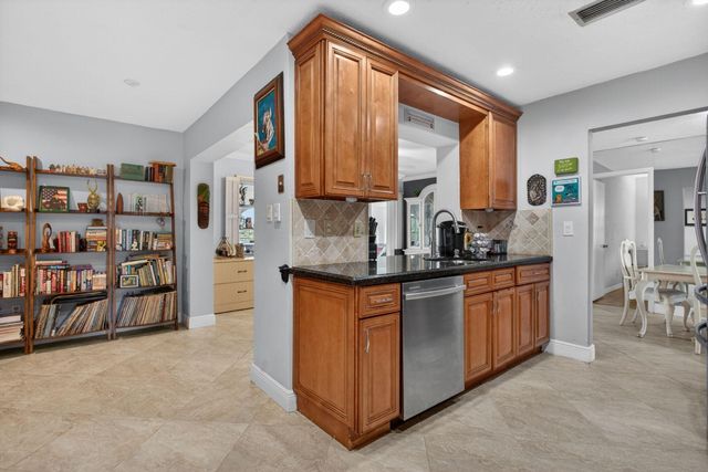 7306 NW 94th Way, Tamarac, FL 33321