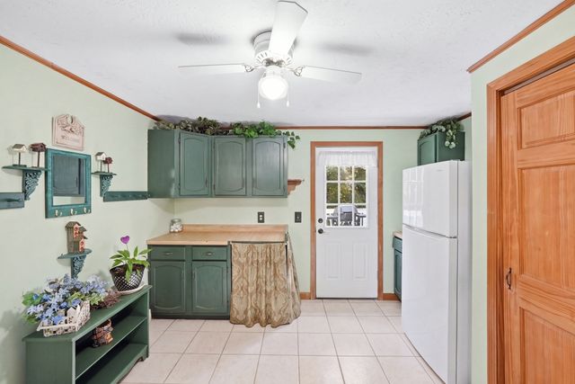 8 Glenmere Rd, Charlton, MA 01507