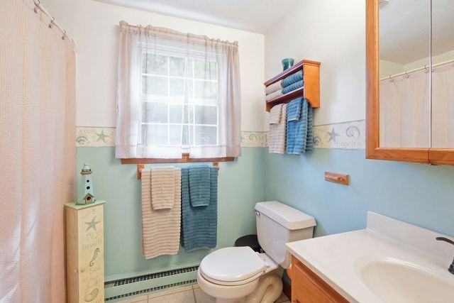 8 Glenmere Rd, Charlton, MA 01507