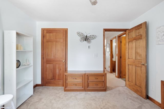 8 Glenmere Rd, Charlton, MA 01507