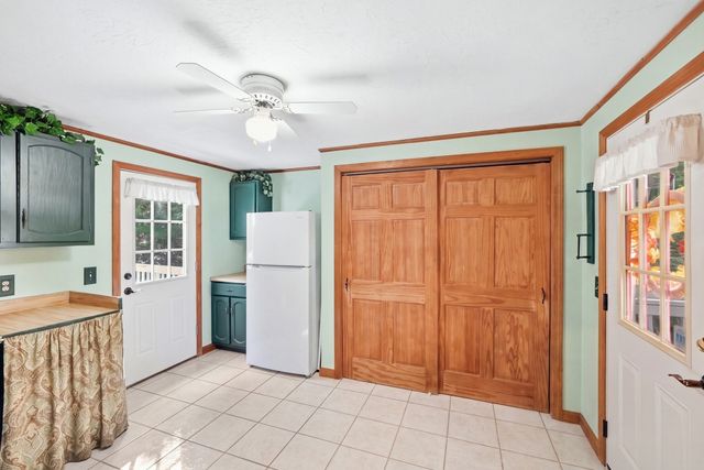 8 Glenmere Rd, Charlton, MA 01507
