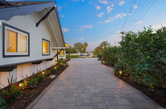 323 Glencrest Drive, Solana Beach, CA 92075