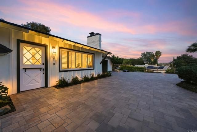 323 Glencrest Drive, Solana Beach, CA 92075
