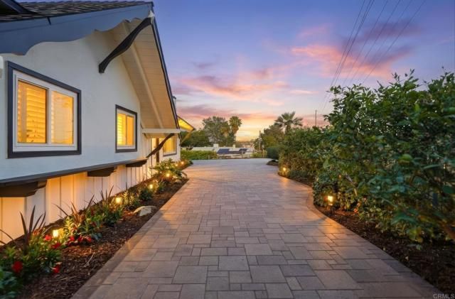 323 Glencrest Drive, Solana Beach, CA 92075